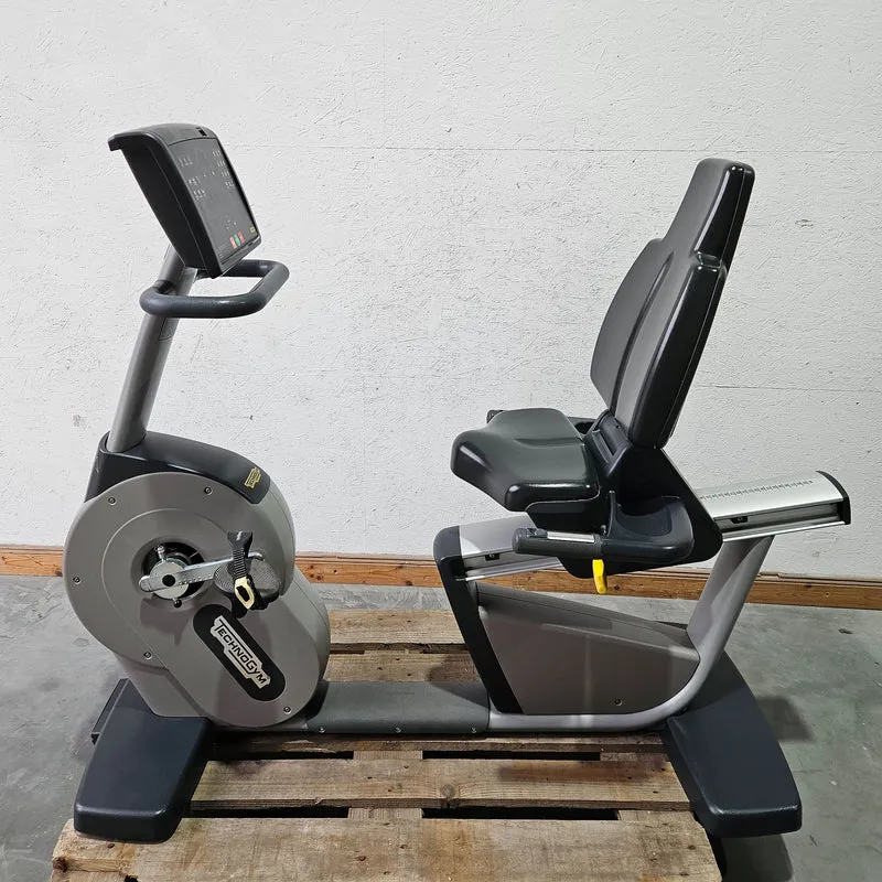 TechnoGym Recumbent Excite Line Recline 700, LED Display, verstellbare Pedalarme, mit Handpuls, Polster Schwarz, gebraucht - überholter Zustand