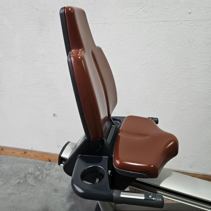 TechnoGym Recumbent Excite Line Recline 700, LED Display, mit Handpuls, Polster Rot-Braun, gebraucht - überholter Zustand