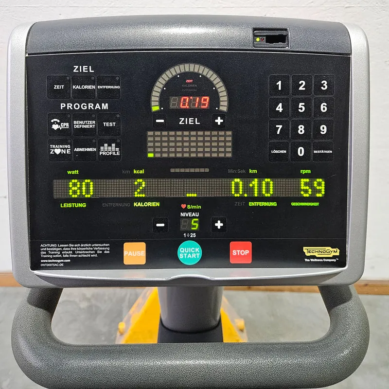 TechnoGym Recumbent Excite Line Recline 700, LED Display, mit Handpuls, Polster Rot-Braun, gebraucht - überholter Zustand