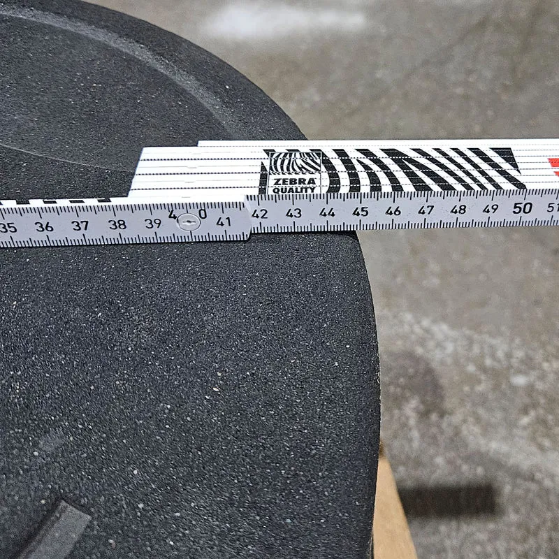 Set 100kg Bumper Plates von Apus Sports - 2x 20kg, 2x 15kg, 2x 10kg und 2x 5kg, Hantelscheiben 50mm Durchmesser aus Granulat gepresst in Schwarz, gebraucht - mit Gebrauchsspuren