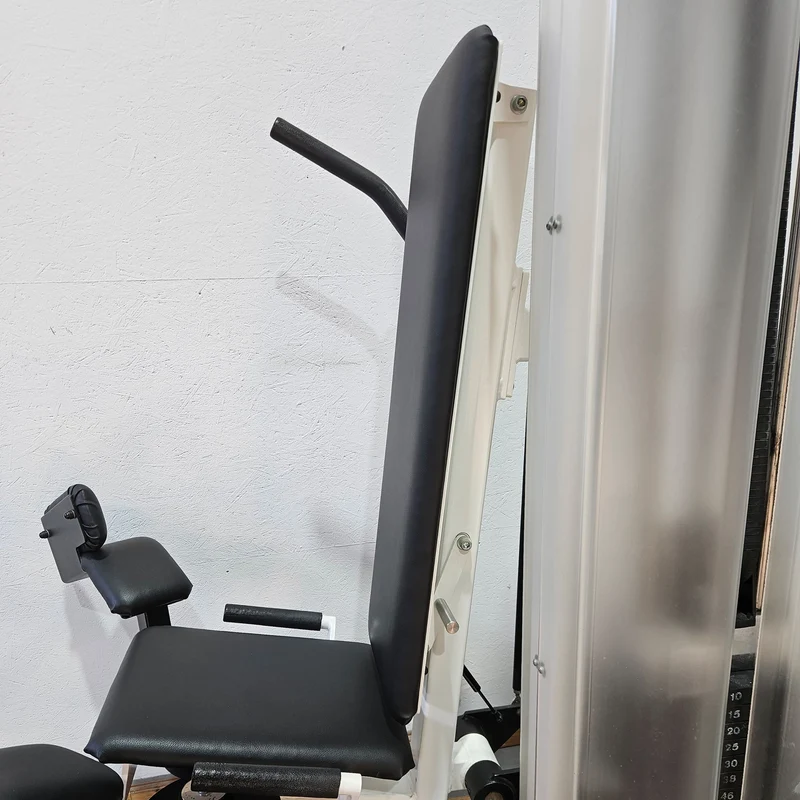 Gym80 Adduktorenmaschine, Hip Adductor, sitzend, Oldschool Bodybuilding Kraftgerät - Edition Line mit Verkleidung, Rahmen Weiß, gebraucht - geprüfter Zustand
