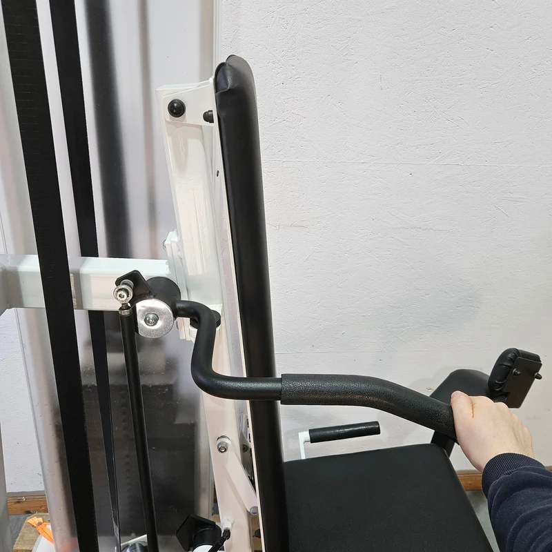 Gym80 Adduktorenmaschine, Hip Adductor, sitzend, Oldschool Bodybuilding Kraftgerät - Edition Line mit Verkleidung, Rahmen Weiß, gebraucht - geprüfter Zustand