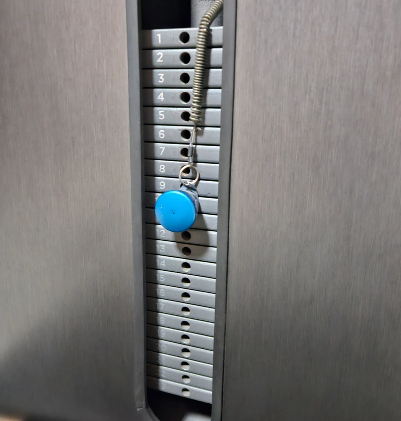 Milon Milcanic Adduktorenmaschine, Hip Adductor, Rahmenfarbe Silber, Verkleidung Anthrazit, gebraucht - überholter Zustand