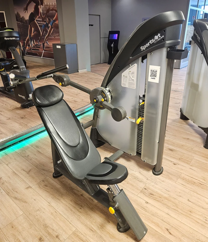 SportsArt komplette Fitnessstudio Ausstattung - 75 Fitnessgeräte im Set - Kraftgeräte, Cardiogeräte, Bänke, Racks etc - Rahmen Anthrazit, gebraucht - überholter Zustand