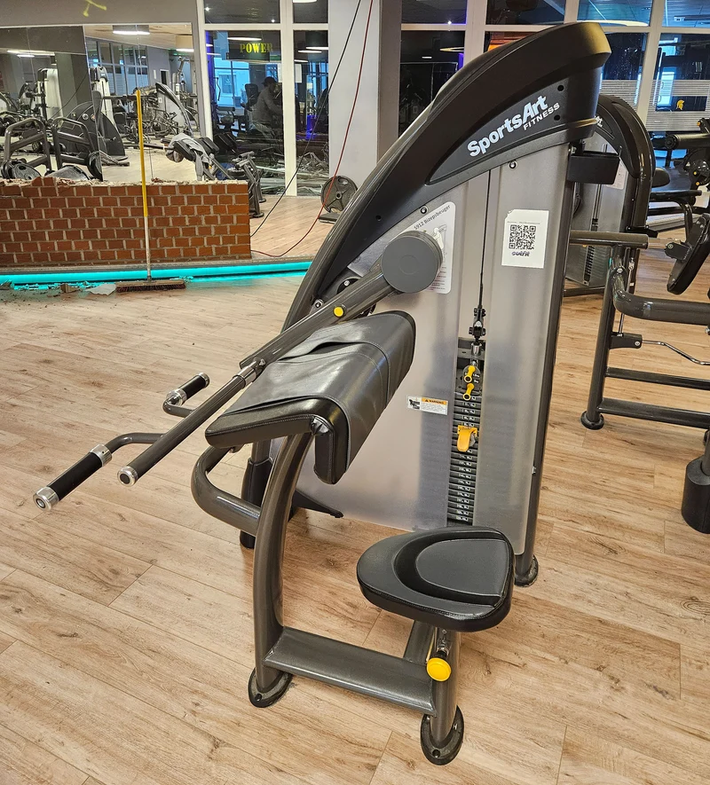 SportsArt komplette Fitnessstudio Ausstattung - 75 Fitnessgeräte im Set - Kraftgeräte, Cardiogeräte, Bänke, Racks etc - Rahmen Anthrazit, gebraucht - überholter Zustand