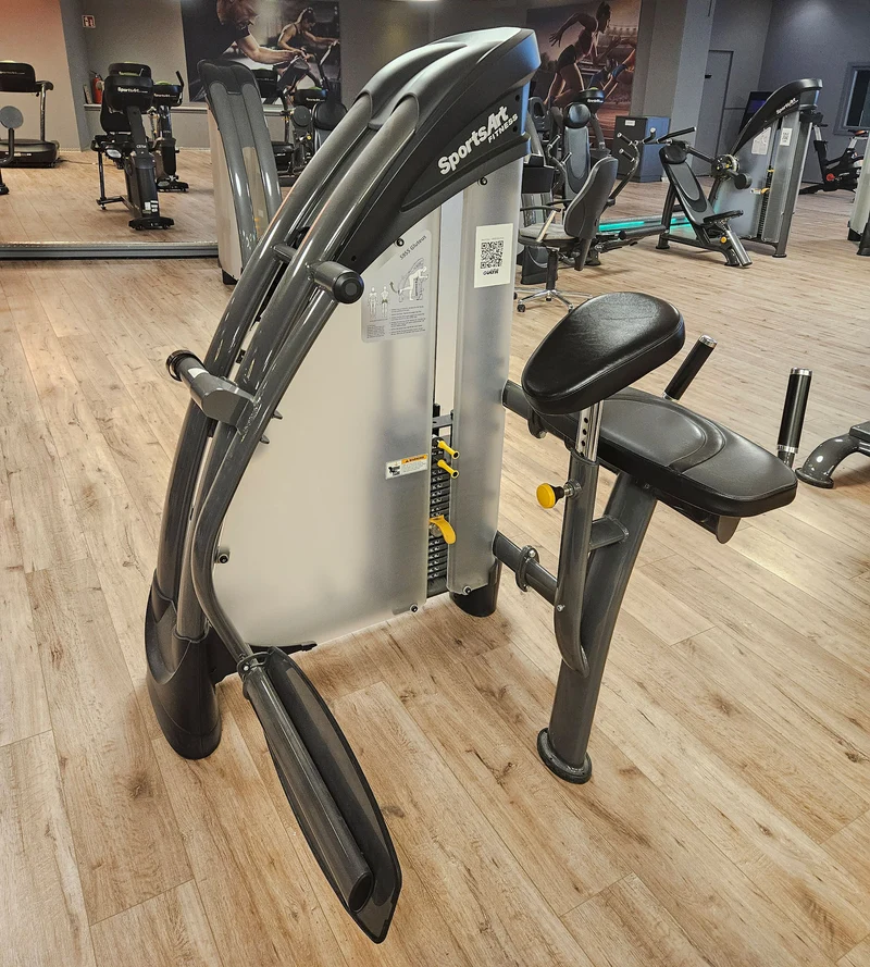 SportsArt komplette Fitnessstudio Ausstattung - 75 Fitnessgeräte im Set - Kraftgeräte, Cardiogeräte, Bänke, Racks etc - Rahmen Anthrazit, gebraucht - überholter Zustand