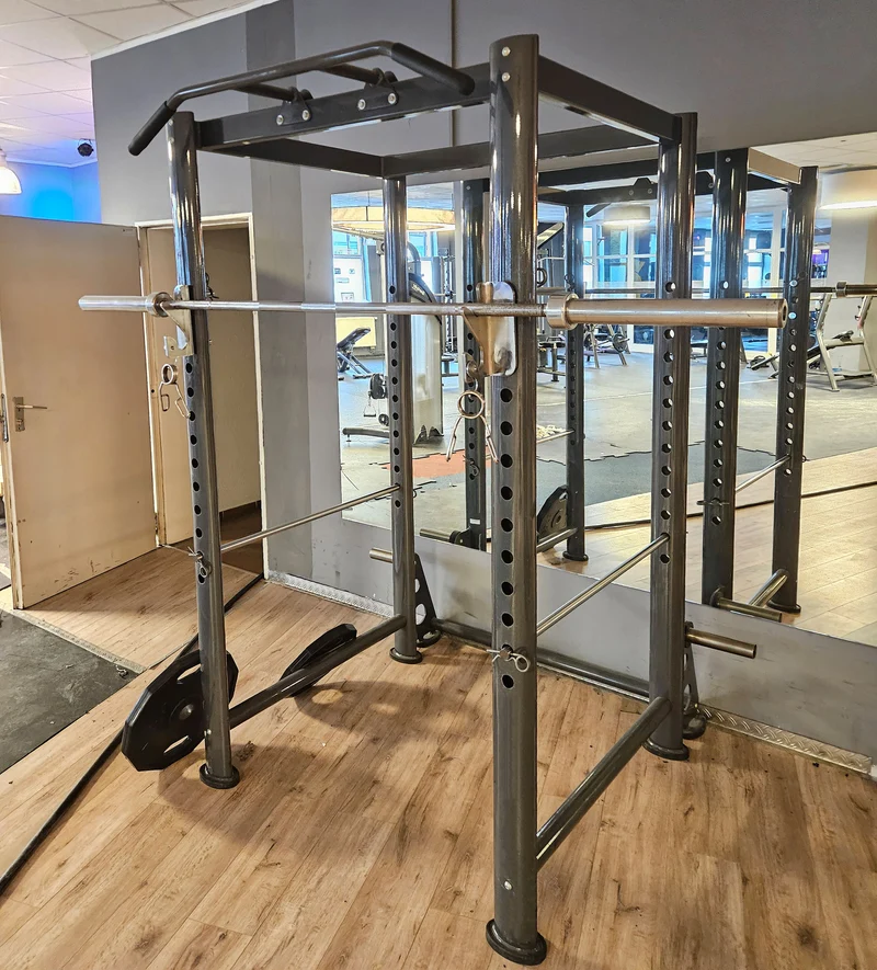 SportsArt komplette Fitnessstudio Ausstattung - 75 Fitnessgeräte im Set - Kraftgeräte, Cardiogeräte, Bänke, Racks etc - Rahmen Anthrazit, gebraucht - überholter Zustand