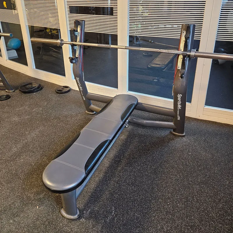 SportsArt komplette Fitnessstudio Ausstattung - 75 Fitnessgeräte im Set - Kraftgeräte, Cardiogeräte, Bänke, Racks etc - Rahmen Anthrazit, gebraucht - überholter Zustand