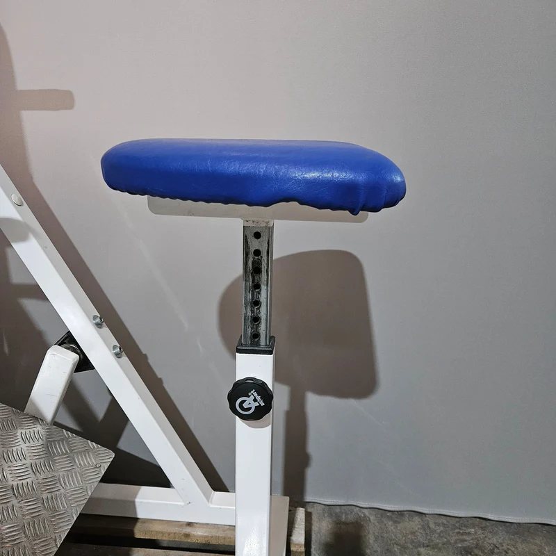 Proxomed Wadenmaschine sitzend durch Plantarflexion bzw Fuß Beugung, Farbe Weiß, gebraucht - geprüfter Zustand mit Gebrauchsspuren