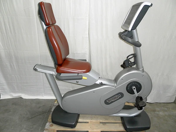Technogym Recumbent Excite Line 700 mit LED Display und Handpuls und Polar, gebraucht - überholter Zustand