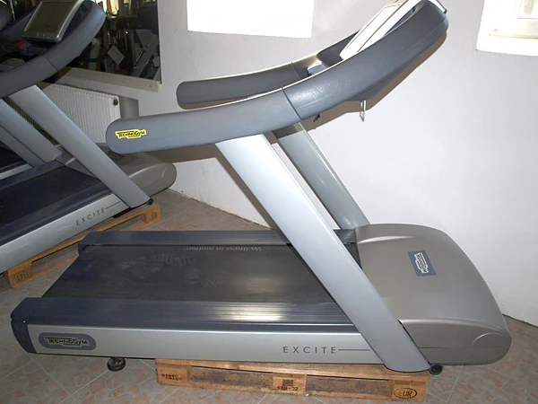 TechnoGym Laufband Excite Line 700 mit TV, gebraucht