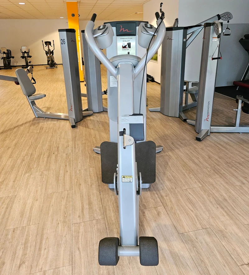 Freemotion Squat G610 - Kniebeugenmaschine, Bein Krafttrainingsgerät aus der Genesis Serie, Rahmenfarbe Silber, gebraucht - überholter Zustand
