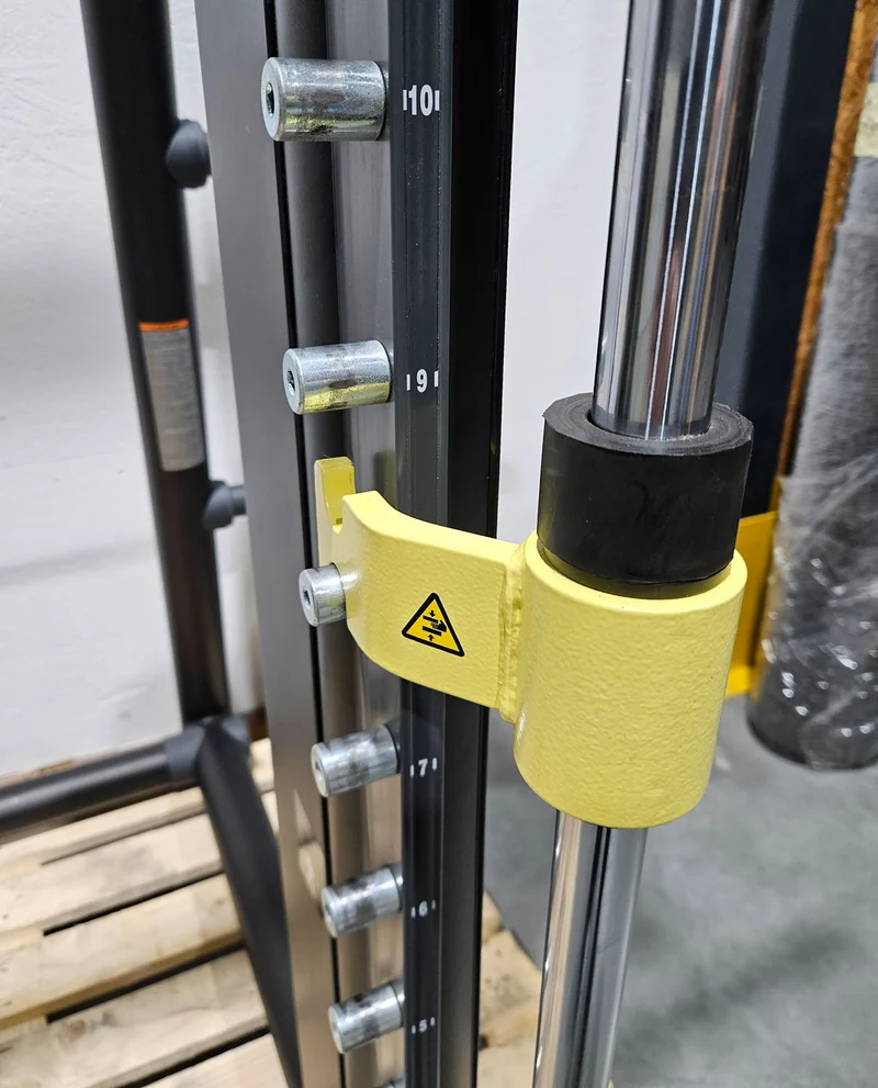 Technogym Multipower Multipresse geführt, Smith Machine, 50mm Scheibenaufnahme, Rahmenfarbe Schwarz, gebraucht - überholter Zustand