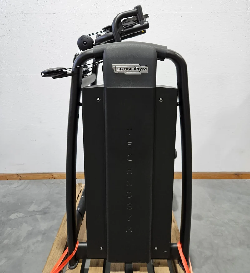 Technogym Selection Pro Reverse Fly, Butterfly Reverse, Rear Delt, Farbe Schwarz, gebraucht, überholter Zustand