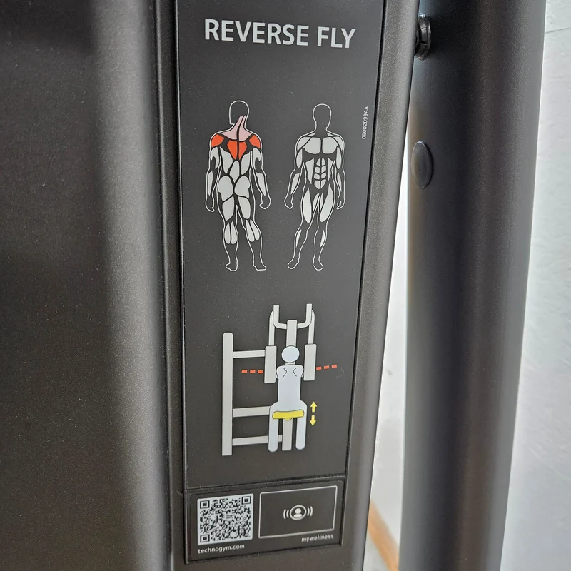 Technogym Selection Pro Reverse Fly, Butterfly Reverse, Rear Delt, Farbe Schwarz, gebraucht, überholter Zustand