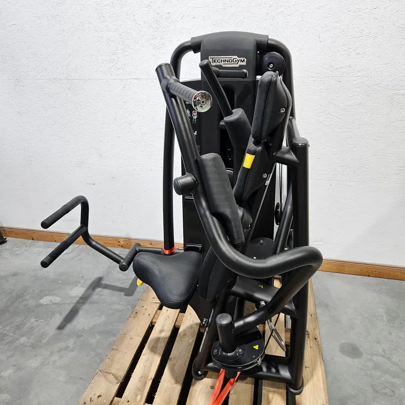 Technogym Selection Pro Pectoral Fly, Butterfly, Pec Fly, Farbe Schwarz, gebraucht, überholter Zustand