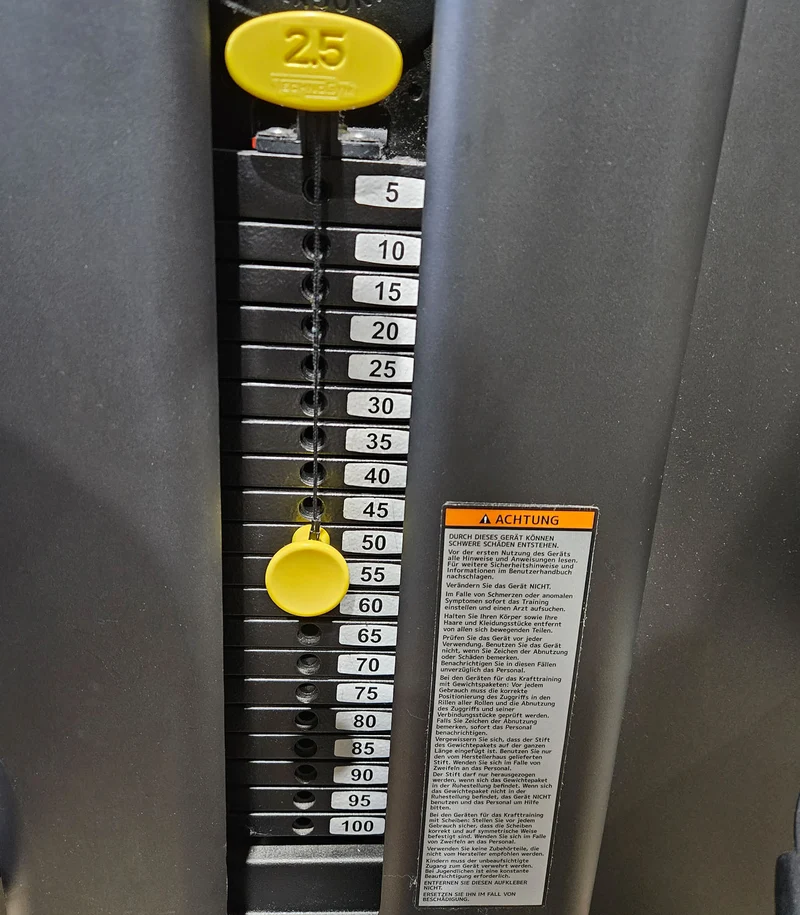 Technogym Selection Pro Pectoral Fly, Butterfly, Pec Fly, Farbe Schwarz, gebraucht, überholter Zustand