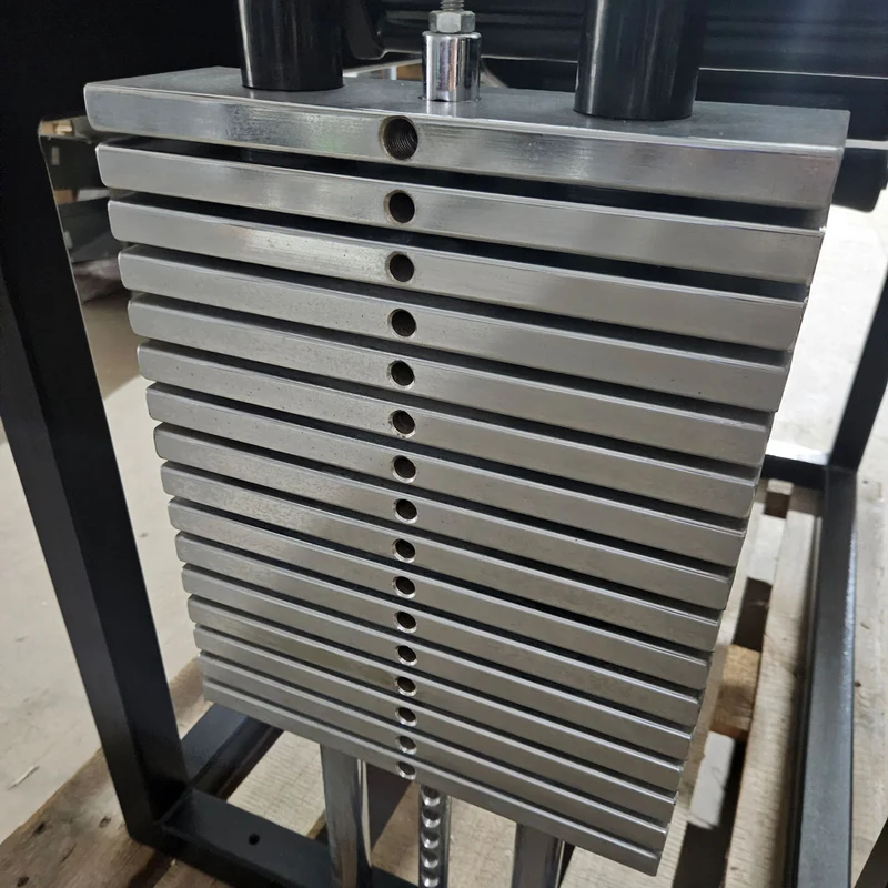 L+K Bauchmaschine, Abdominal Crunch, Oldschool Bodybuilding Kraftgerät, Rahmen Schwarz, gebraucht mit Gebrauchsspuren