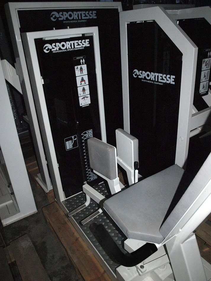Sportesse Fitnessstudio Anlage, 16 Kraftgeräte, gebrauchter Fitnesspark, Farbe Weiß