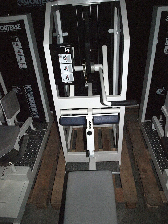 Sportesse Fitnessstudio Anlage, 16 Kraftgeräte, gebrauchter Fitnesspark, Farbe Weiß
