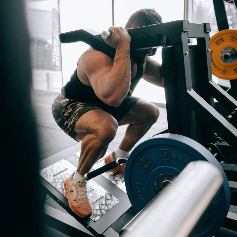Titanium Strength Elite Series V-Squat mit Hebel (plate loaded) EL-PL32