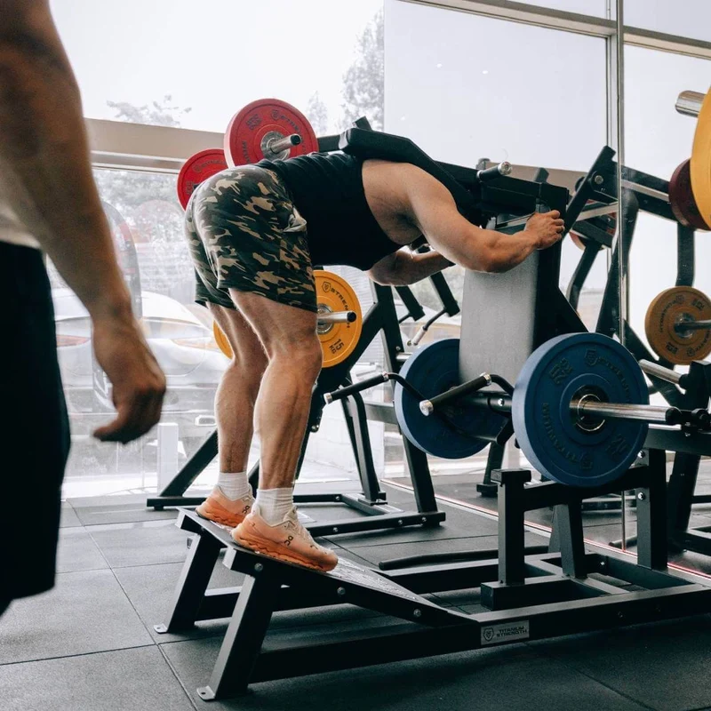 Titanium Strength Elite Series V-Squat mit Hebel (plate loaded) EL-PL32