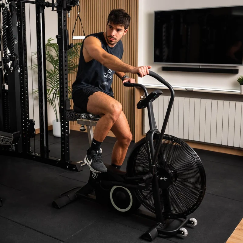 Titanium Strength Air Bike Pro V3 mit Windschutz
