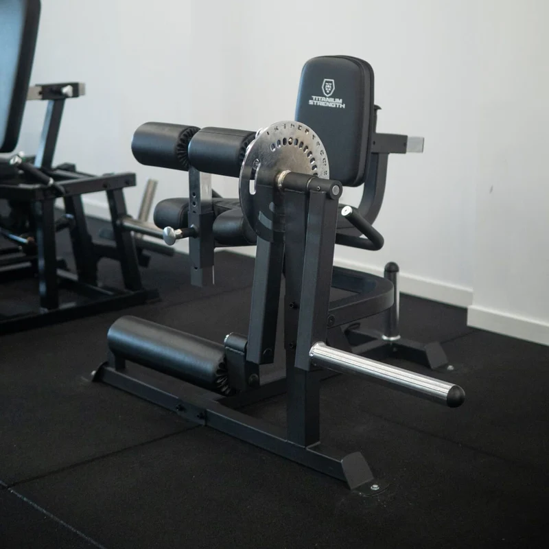 Titanium Strength Quadrizeps- und Beinbeuger-Maschine LXC (plate loaded)