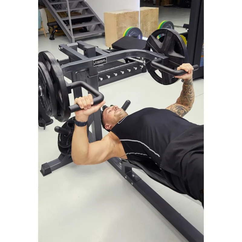 Titanium Strength Multifunktionale Brust- und Schulterpresse PM50 (plate loaded)