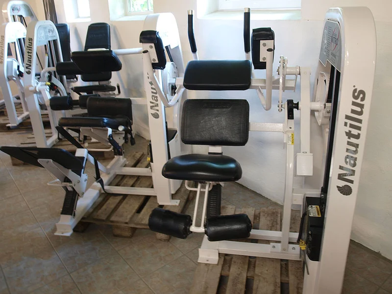 Nautilus Nitro Serie, Kraftgerätepark, 13 Fitnessstudio Geräte, Weiß, gebraucht