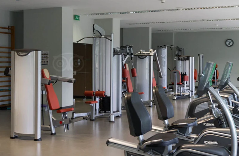 BH Fitness Gerätepark, Strength Line, 3 Jahre alt, gebraucht, Rahmen silber, Polster Orange/Braun