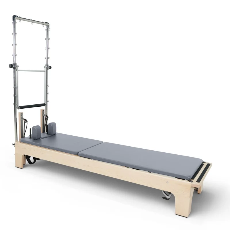 Elina Pilates The Club Reformer mit Half Cadillac