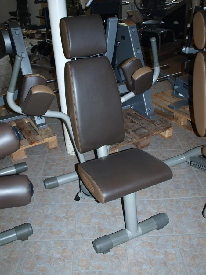 Easy Line von TechnoGym, Zirkel, 8 Fitnessgeräte, Farbe Silber, gebraucht