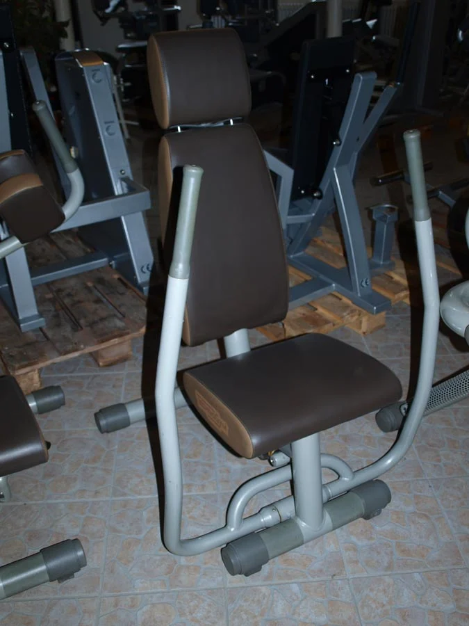 Easy Line von TechnoGym, Zirkel, 8 Fitnessgeräte, Farbe Silber, gebraucht