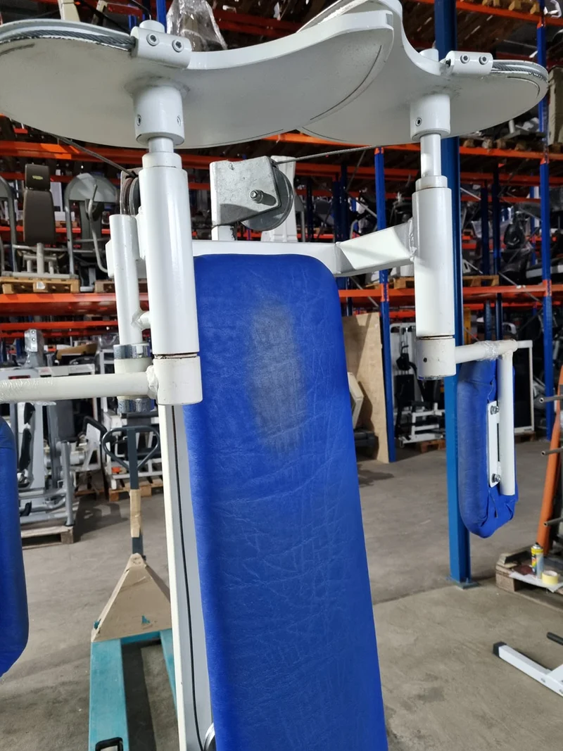 Gym80 Butterfly, Oldschool Bodybuilding Kraftgerät, Rahmen Weiß, gebraucht mit Gebrauchsspuren