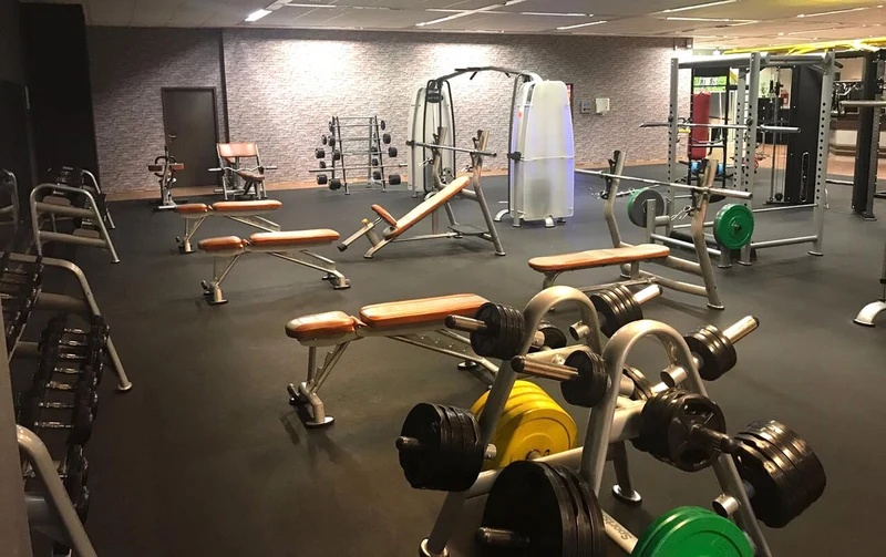SportsArt Existenzgründerpaket - Kraftgeräte, Cardiogeräte, Zirkel, Hantelbänke etc - komplette Fitnessstudio Ausstattung - gebraucht, überholter Zustand