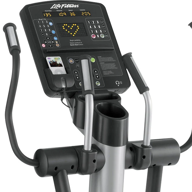 Life Fitness Crosstrainer, Integrity Series, CLSXH, Ellipsentrainer, Farbe Silber, gebraucht - überholter Zustand