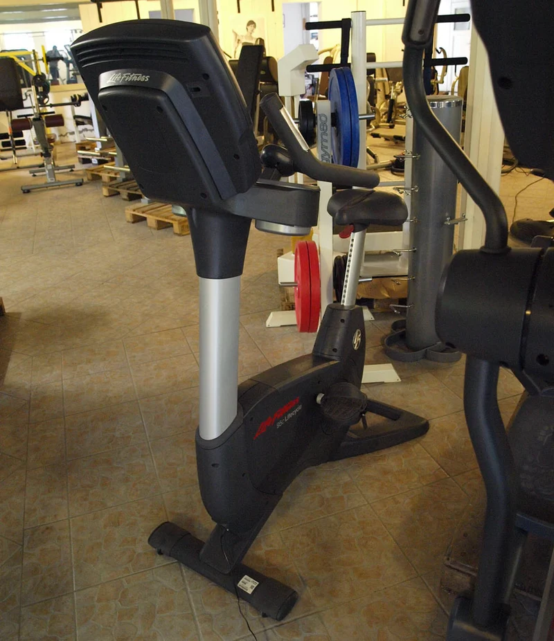 Life Fitness Ergometer 95C - Elevation Series 95c - Engage 15" Touchscreen Konsole, gebraucht - überholter Zustand