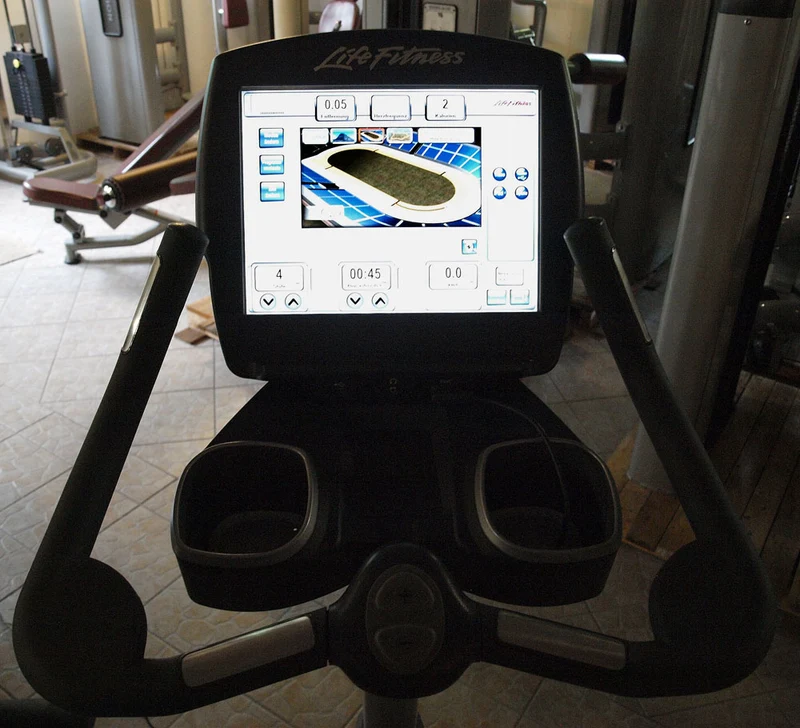 Life Fitness Ergometer 95C - Elevation Series 95c - Engage 15" Touchscreen Konsole, gebraucht - überholter Zustand