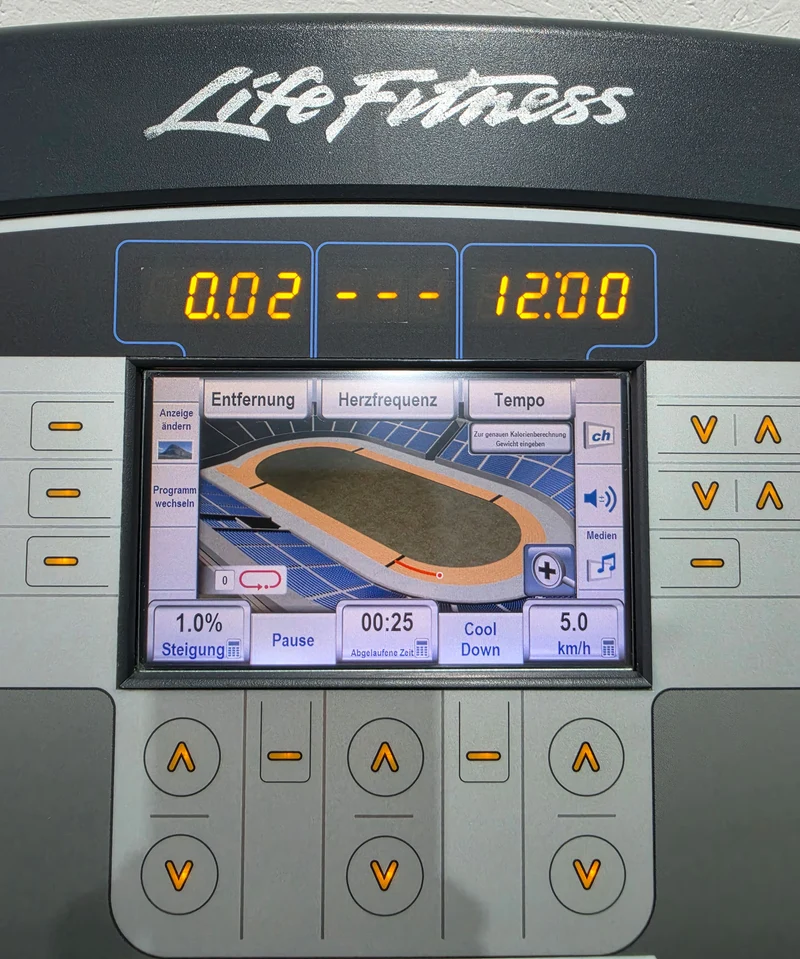 Life Fitness Laufband 95T - Elevation Series 95t - Engage 7" Touchscreen Konsole, gebraucht - überholter Zustand