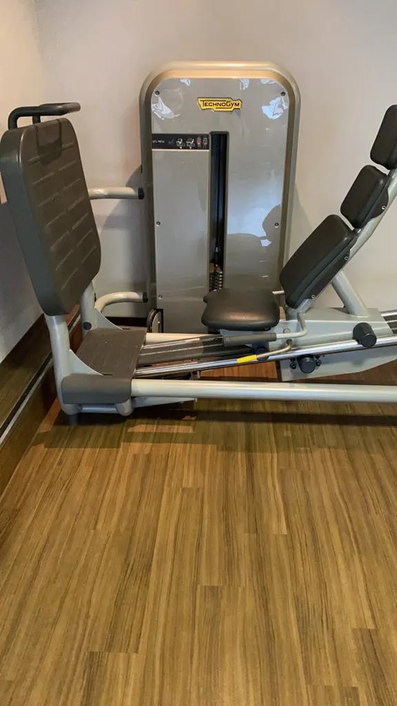 TechnoGym Kraftgerätepark 16 Fitnessgeräte im Set, gebraucht - überholter Zustand