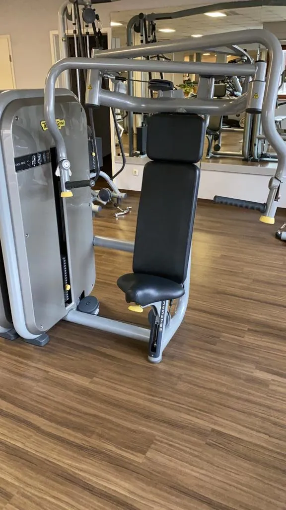 TechnoGym Kraftgerätepark 16 Fitnessgeräte im Set, gebraucht - überholter Zustand