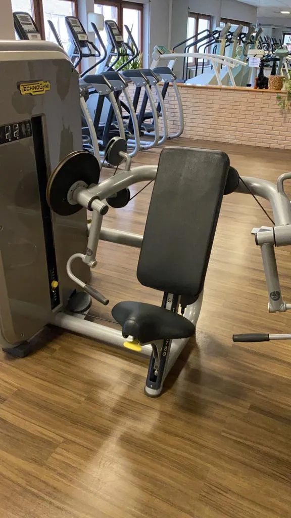TechnoGym Kraftgerätepark 16 Fitnessgeräte im Set, gebraucht - überholter Zustand