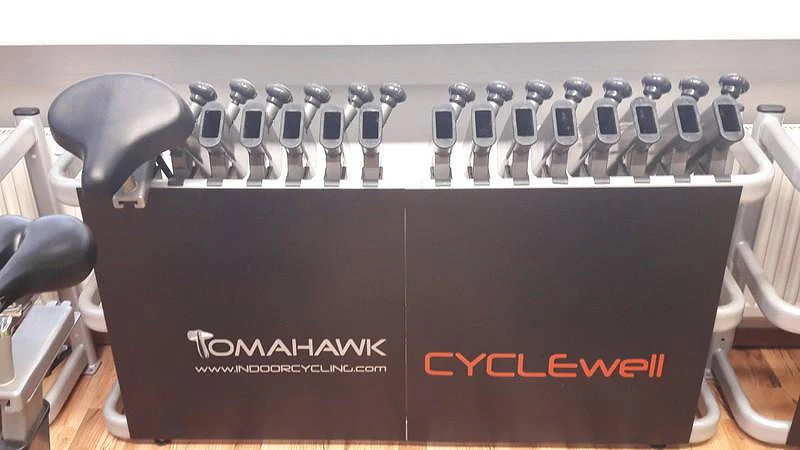 Tomahawk S-Serie Indoor Cycling, 22 Stück, mit großem Cycle Well Paket, Sonderfarbe, gebraucht - überholter Zustand