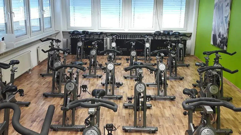 Tomahawk S-Serie Indoor Cycling, 22 Stück, mit großem Cycle Well Paket, Sonderfarbe, gebraucht - überholter Zustand