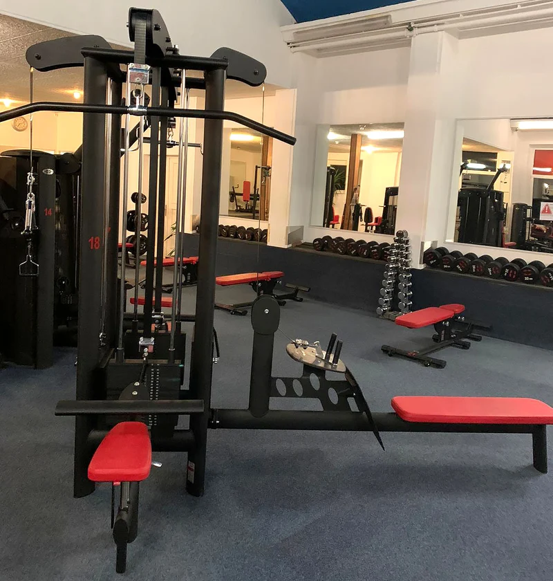 Gym80 Sygnum - 20 Kraftgeräte, 17 Bänke, Ständer, Ablagen etc - Gerätepark, Matt-Schwarz Sonderfarbe, gebraucht - Neuwertig