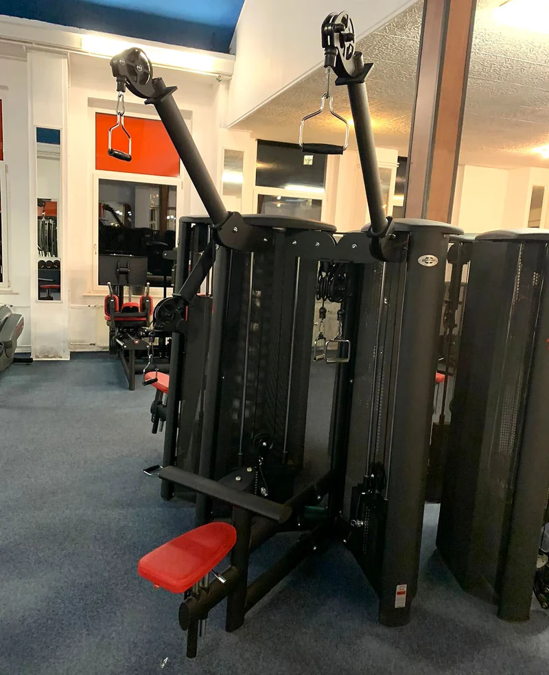 Gym80 Sygnum - 20 Kraftgeräte, 17 Bänke, Ständer, Ablagen etc - Gerätepark, Matt-Schwarz Sonderfarbe, gebraucht - Neuwertig