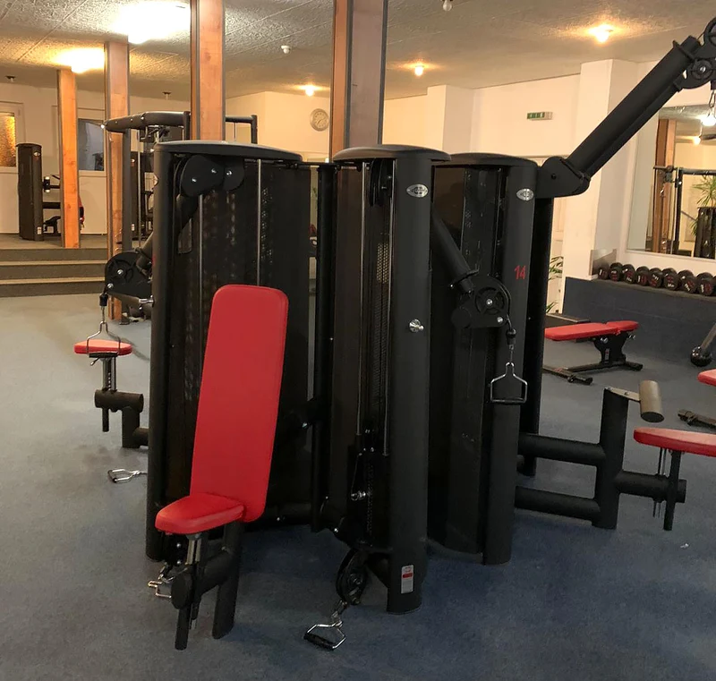 Gym80 Sygnum - 20 Kraftgeräte, 17 Bänke, Ständer, Ablagen etc - Gerätepark, Matt-Schwarz Sonderfarbe, gebraucht - Neuwertig
