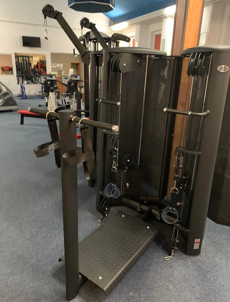 Gym80 Sygnum - 20 Kraftgeräte, 17 Bänke, Ständer, Ablagen etc - Gerätepark, Matt-Schwarz Sonderfarbe, gebraucht - Neuwertig