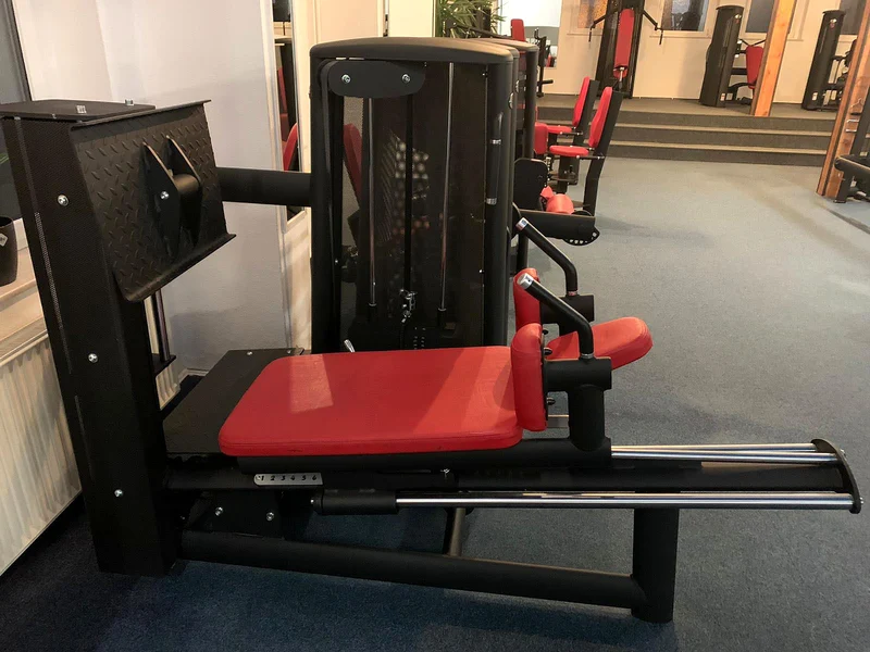 Gym80 Sygnum - 20 Kraftgeräte, 17 Bänke, Ständer, Ablagen etc - Gerätepark, Matt-Schwarz Sonderfarbe, gebraucht - Neuwertig